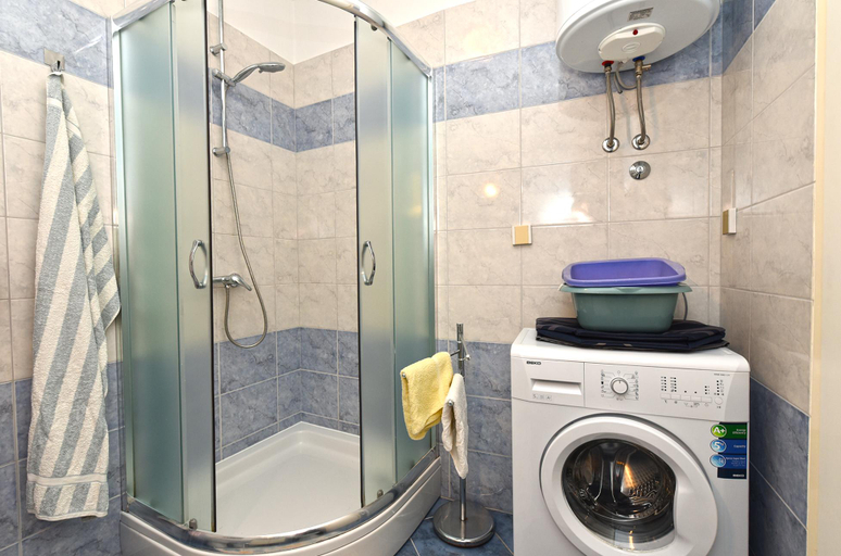 Bathroom 3, Apartment 1825, Labin