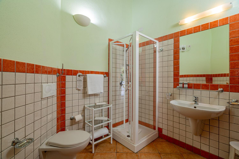 Bathroom 5, Club Esse Cala Gonone, Nuoro