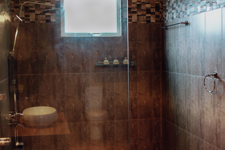 Shower 4, Sharta Yala, Thissamaharama