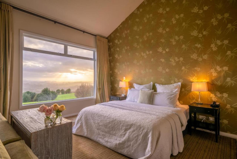 Bedroom 3, Woodhouse Mountain Lodge, Rodney
