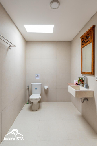 Bathroom 2, Kubu Mesari Homestay by Bukit Vista, Badung