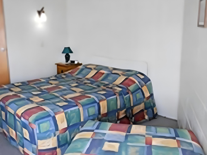 Bedroom 2, Motel Six, Hamilton