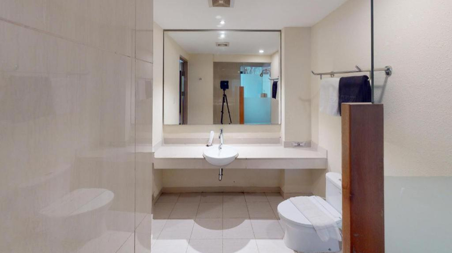 Bathroom 4, Nite & Day Batam Jodoh Square, Batam