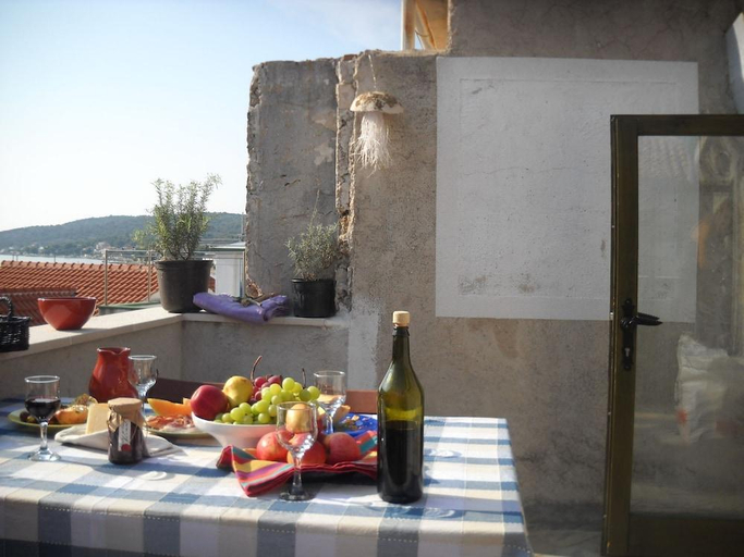 Food & Drinks, Murter Voltera, Murter