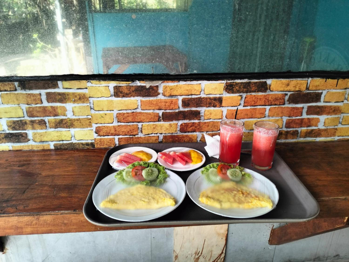 Food & Drinks