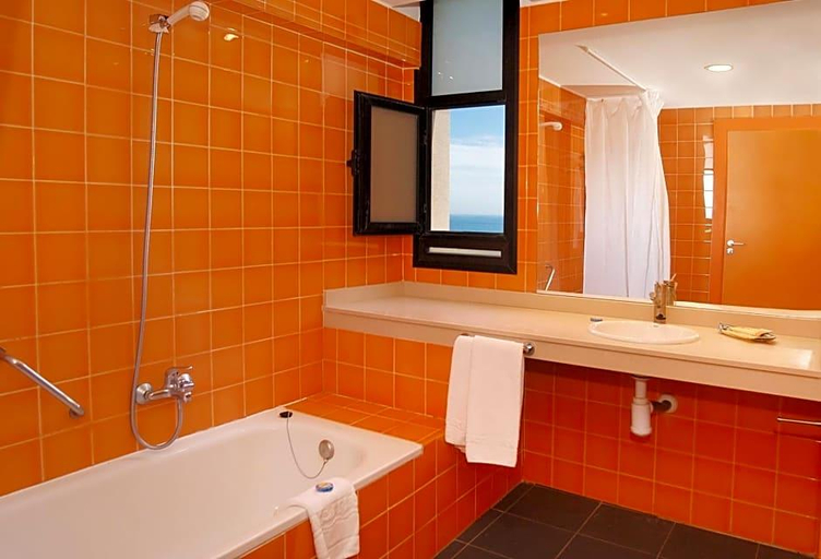 Bathroom 4, Medplaya Hotel Bali, Málaga