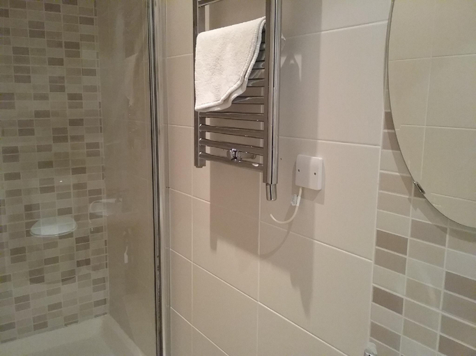 Bathroom 3, The Prince Consort, Hampshire