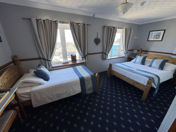 Bedroom 2, Gower Hotel, Pembrokeshire