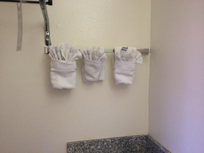 Others 4, Riverside Inn & Suites, Riverside