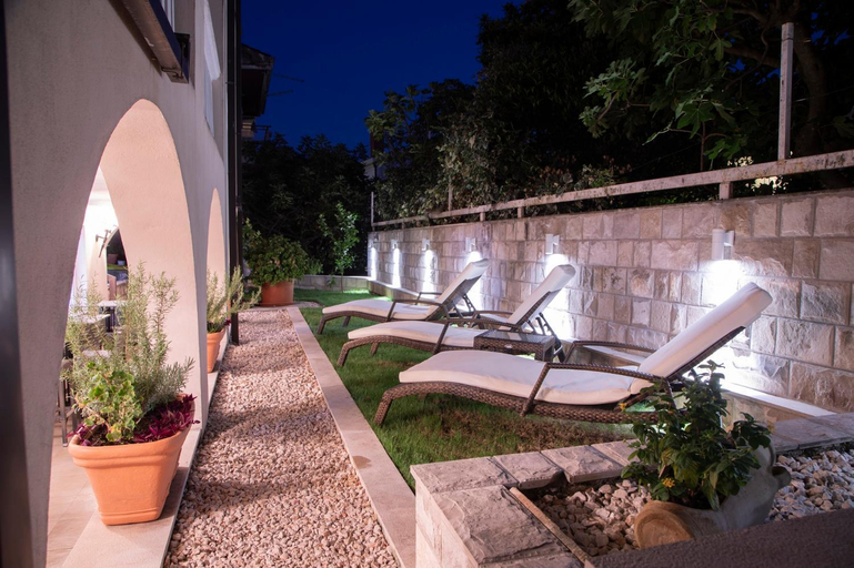 Others 5, Vila Midami - Herceg Novi Savina