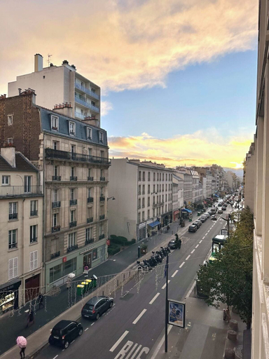 Others 4, 1600 Lecourbe, Paris