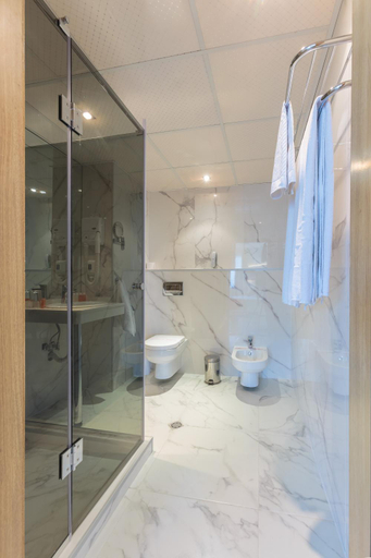 Bathroom 5, Serenity Bay Hotel - All Inclusive, Tsarevo