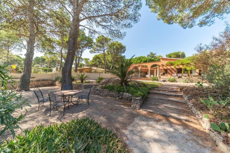 Others 5, Villa Stephanie, Girona