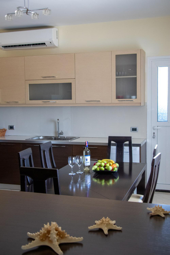 Others 5, Villa Fjorald, Sarandës