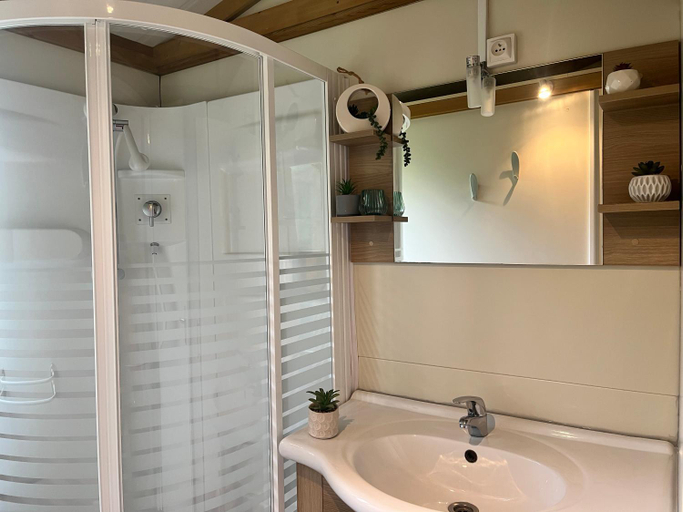 Bathroom, Camping La Pierre de L'Aigle, Alpes-de-Haute-Provence