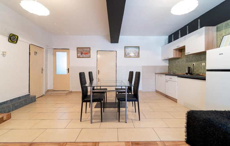 Others 4, Jimis Apartmani, Obrovac