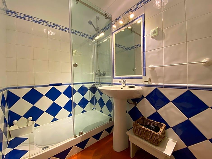Bathroom 4, Monte Do Zambujeiro, Odemira