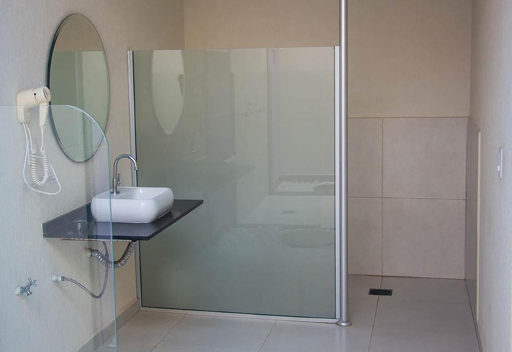 Bathroom 4, Hotel Zarkos, Rio Claro