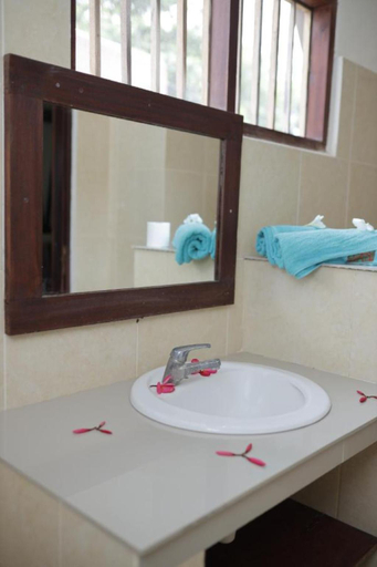 Bathroom 5, D'Gilian Bungalow, Lombok
