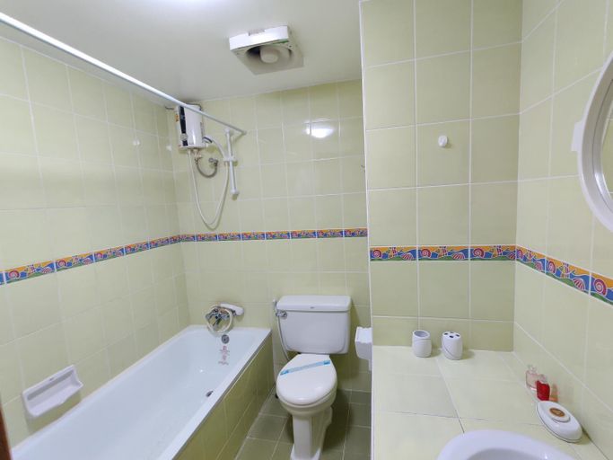 Bathroom 4, Jomtien Beach Condominium Rimhad A, Pattaya