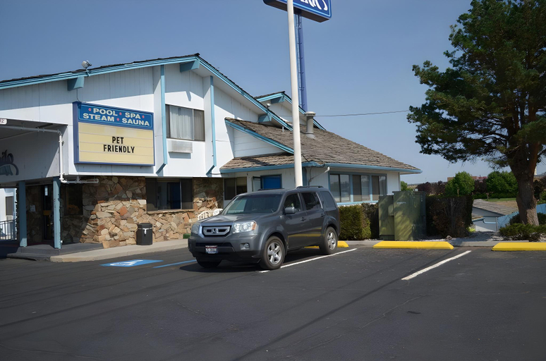 Exterior & Views 2, Nampa Inn & Suites, Canyon