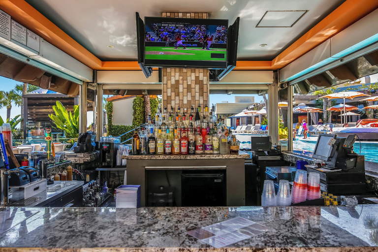 Food & Drinks 5, Luis' Lookout by Ryson Vacation Rentals, Galveston