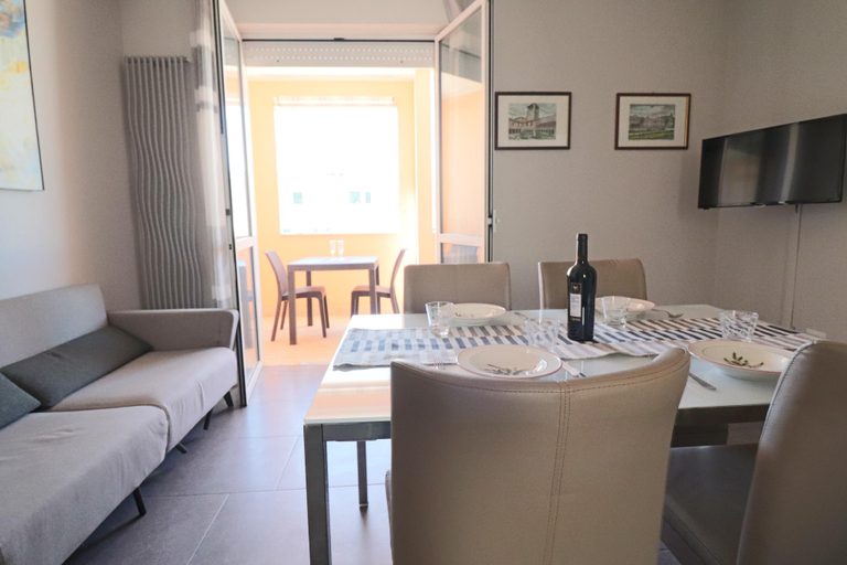 Others 4, Modern Holiday Apartment With Wi-fi, Air Conditioning And Balcony Pets Allowed, Lecce
