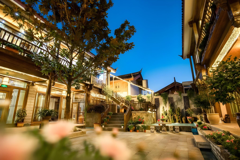 Exterior & Views