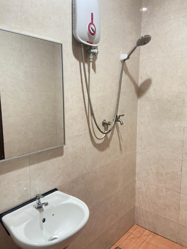 Bathroom 5, The Grand Hotel 2, Sandakan