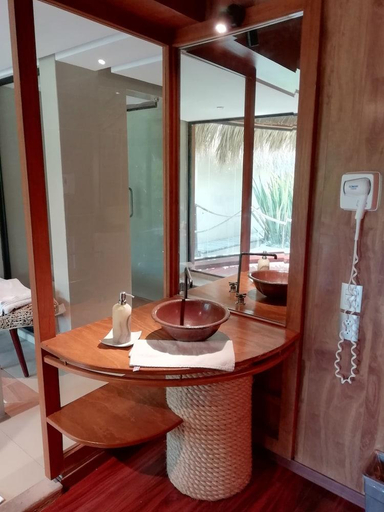Bathroom, Thai Lagoon, León