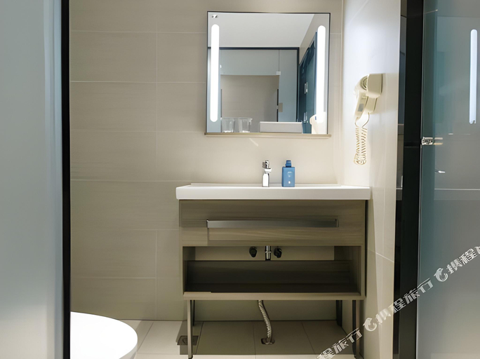 Bathroom 3, Hanting Hotel Zigong Lantern Park, Zigong