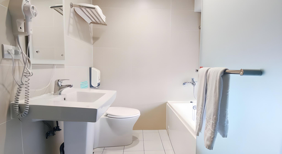 Bathroom 3, Hotel 6 - Ximen, Taipei City