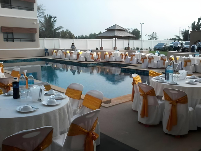 Food & Drinks 4, S-Tawan Hotel & Convention, Muang Maha Sarakam