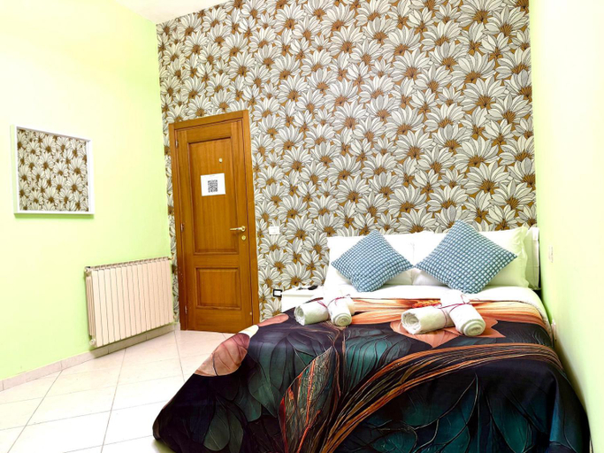 Bedroom 3, Zobeide - Next stop Colosseum, Rome