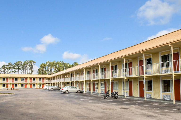 Exterior & Views 5, Rodeway Inn & Suites Wilmington North, New Hanover