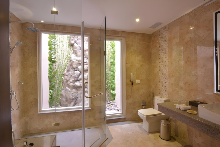 Bathroom 5, Orchha Palace and Convention Centre, Tikamgarh
