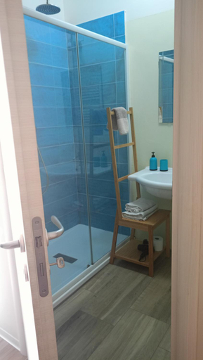 Bathroom 2, Su Murdegu, Cagliari