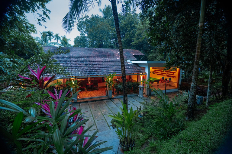 Exterior & Views