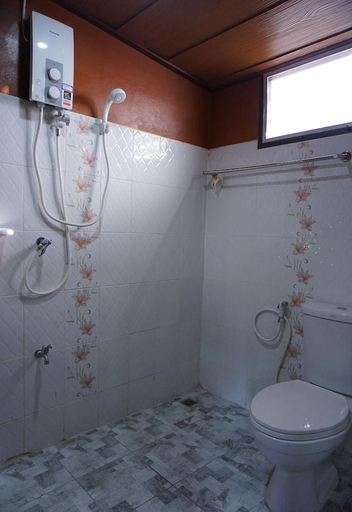 Bathroom 3, Lampang Bouteak Resort, Muang Lampang