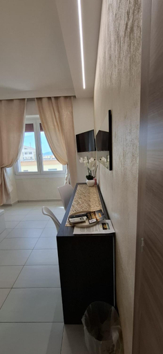 Others 5, B&B Alpolt, Sassari