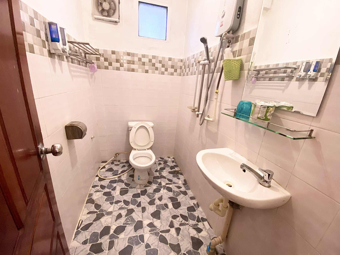 Bathroom 4, Villayvanh Place House, Luang Prabang