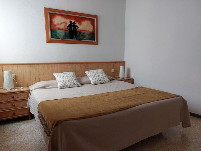 Bedroom 3, Apartamentos El Sol, Girona