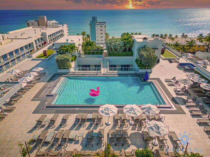 Sport & Beauty 2, Rooftop Pool Balcony Hollywood Beach Broad walk, Broward