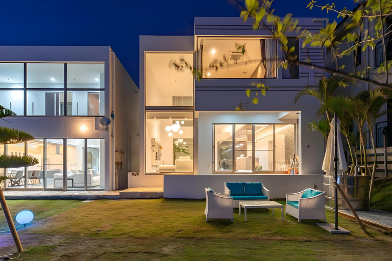 Exterior & Views