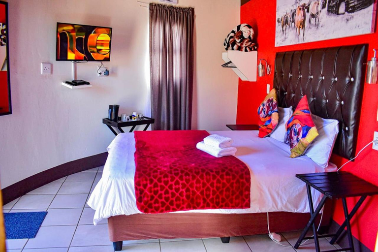 Others 3, Nogixa Lodge, Sisonke