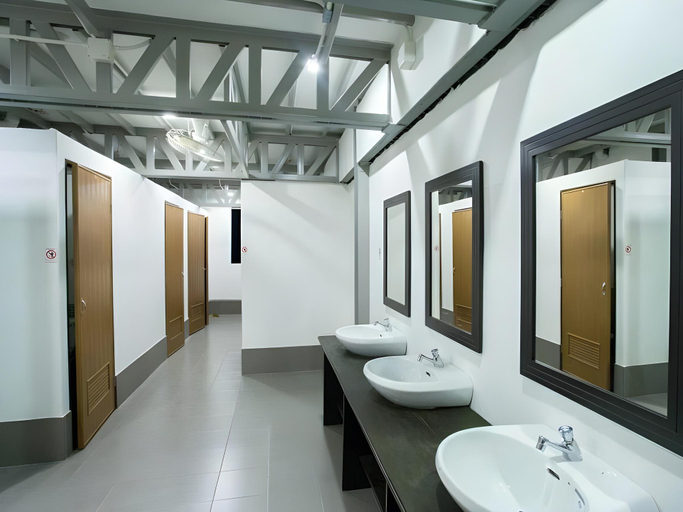 Bathroom, The Noi Guesthouse and Restaurant, Muang Satun