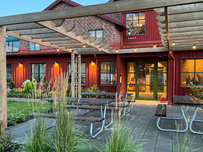 Exterior & Views
