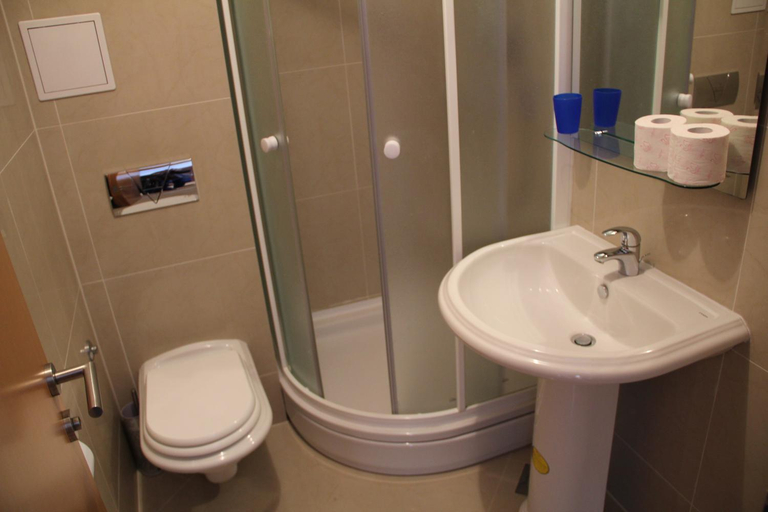 Bathroom, Apartments Villa Plaza, Okrug