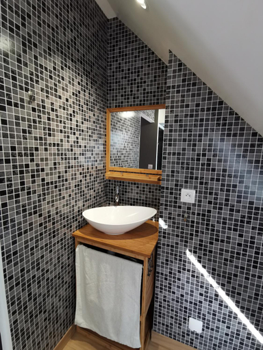 Bathroom 3, Natural Green 29, Finistère