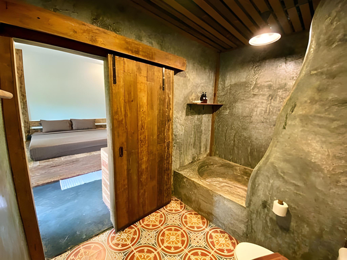 Bathroom 4, Sirita, Pai